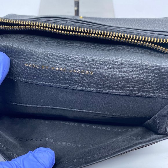 Marc Jacobs Black Cream Leather Dual Fold Wallet - Picture 8 of 8